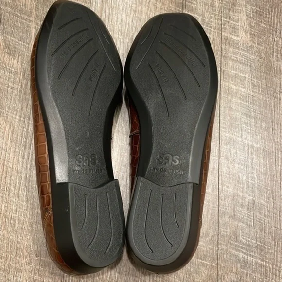 SAS Simplify brown leather embossed croc pattern slip on loafer size 8 - Picture 7 of 8